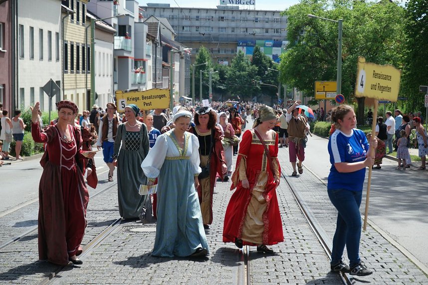 Festumzug zum 1090. Geburtstag der Rolandstadt