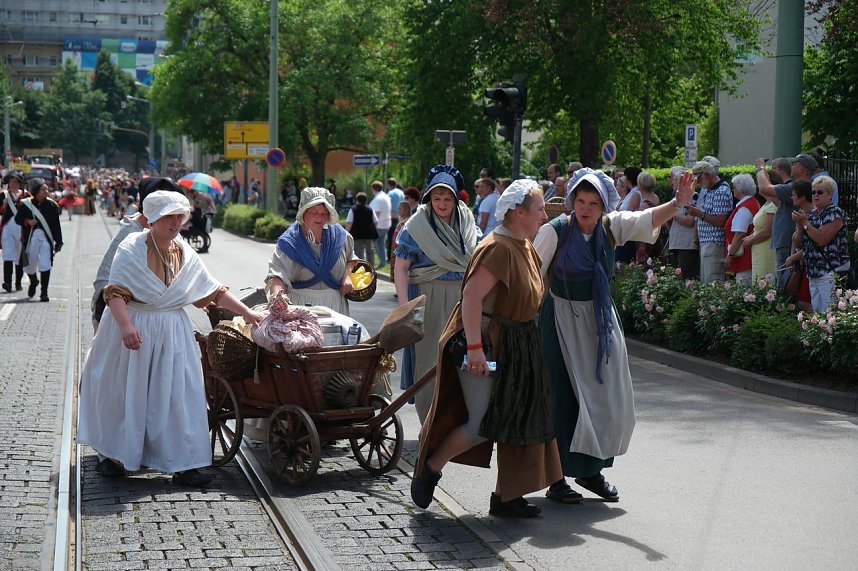 Festumzug zum 1090. Geburtstag der Rolandstadt
