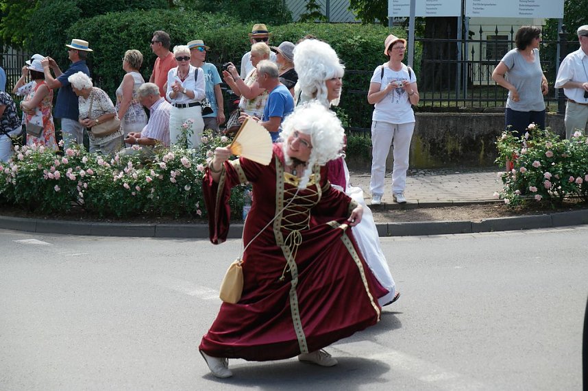 Festumzug zum 1090. Geburtstag der Rolandstadt