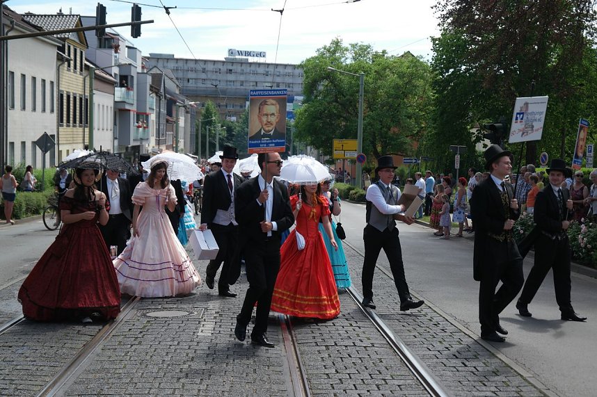 Festumzug zum 1090. Geburtstag der Rolandstadt