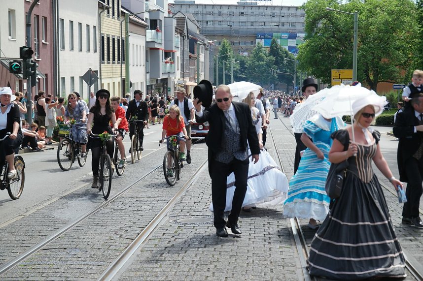 Festumzug zum 1090. Geburtstag der Rolandstadt