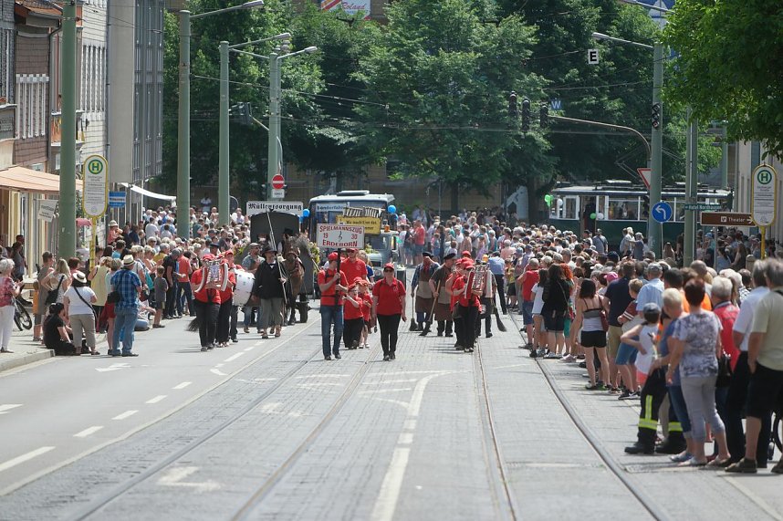 Festumzug zum 1090. Geburtstag der Rolandstadt