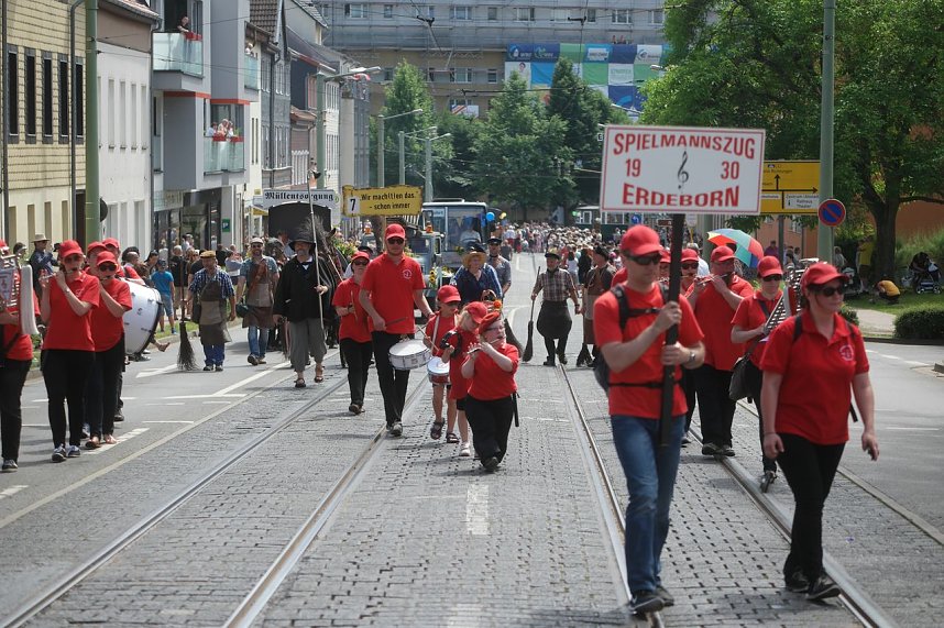 Festumzug zum 1090. Geburtstag der Rolandstadt