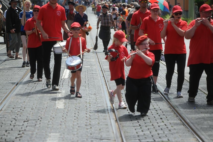 Festumzug zum 1090. Geburtstag der Rolandstadt