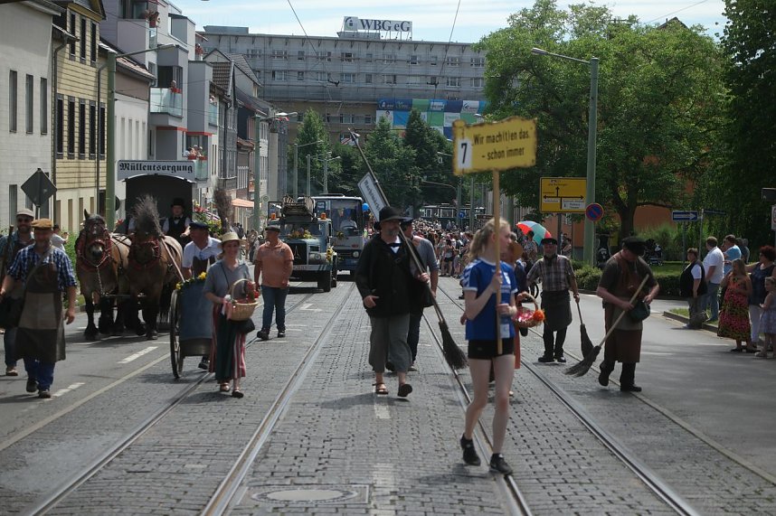 Festumzug zum 1090. Geburtstag der Rolandstadt