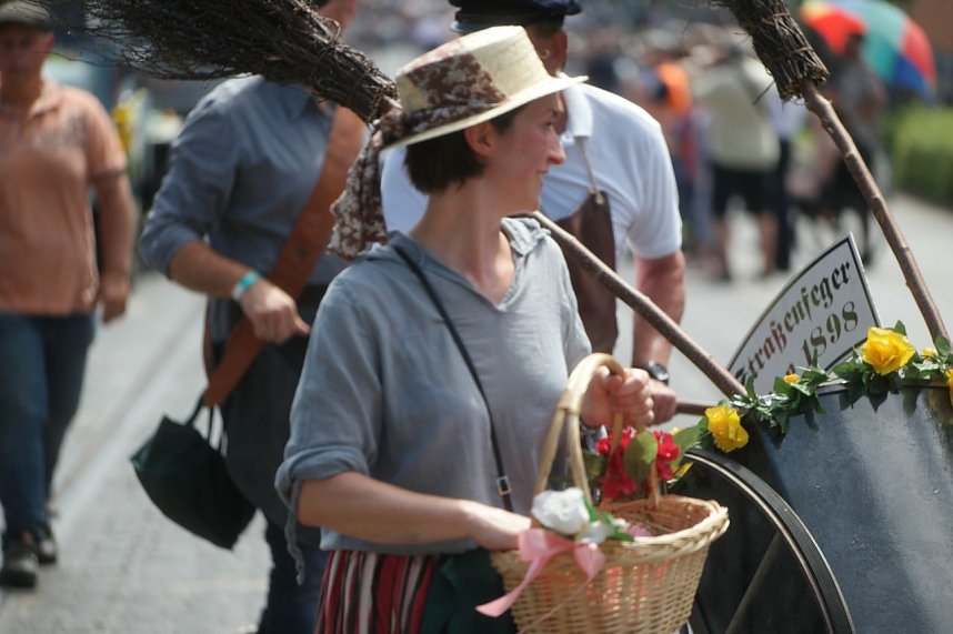 Festumzug zum 1090. Geburtstag der Rolandstadt