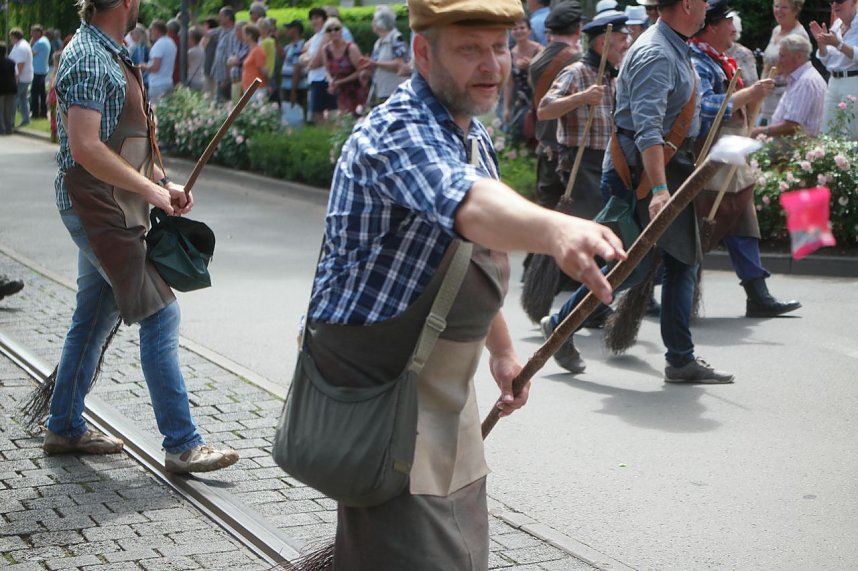 Festumzug zum 1090. Geburtstag der Rolandstadt