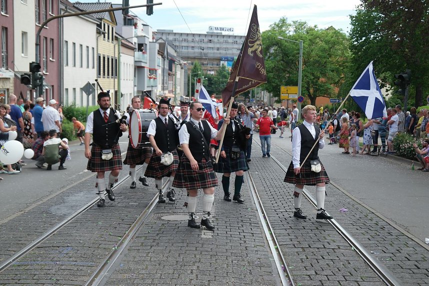 Festumzug zum 1090. Geburtstag der Rolandstadt