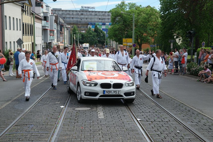 Festumzug zum 1090. Geburtstag der Rolandstadt