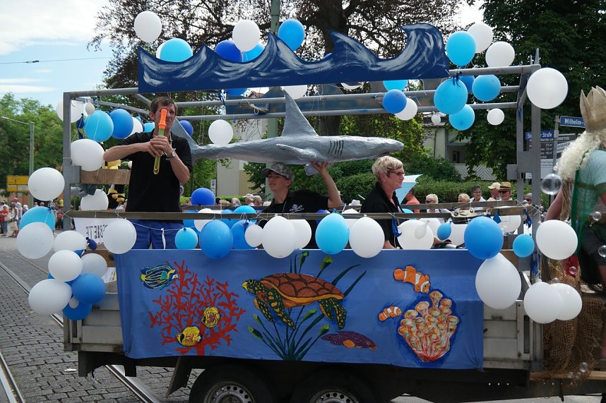 Festumzug zum 1090. Geburtstag der Rolandstadt