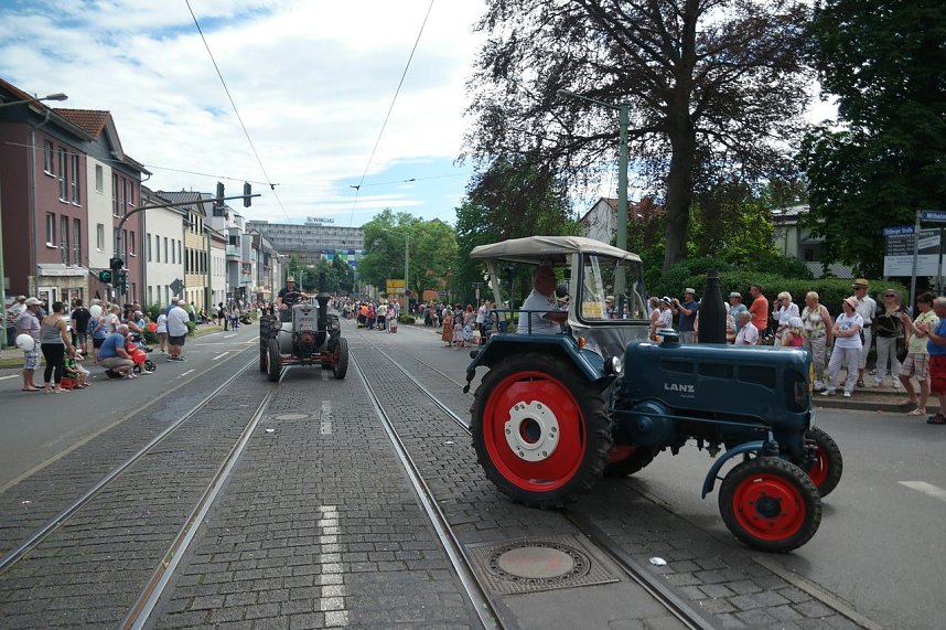 Festumzug zum 1090. Geburtstag der Rolandstadt