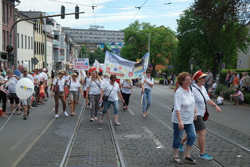 Festumzug zum 1090. Geburtstag der Rolandstadt