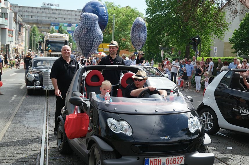 Festumzug zum 1090. Geburtstag der Rolandstadt