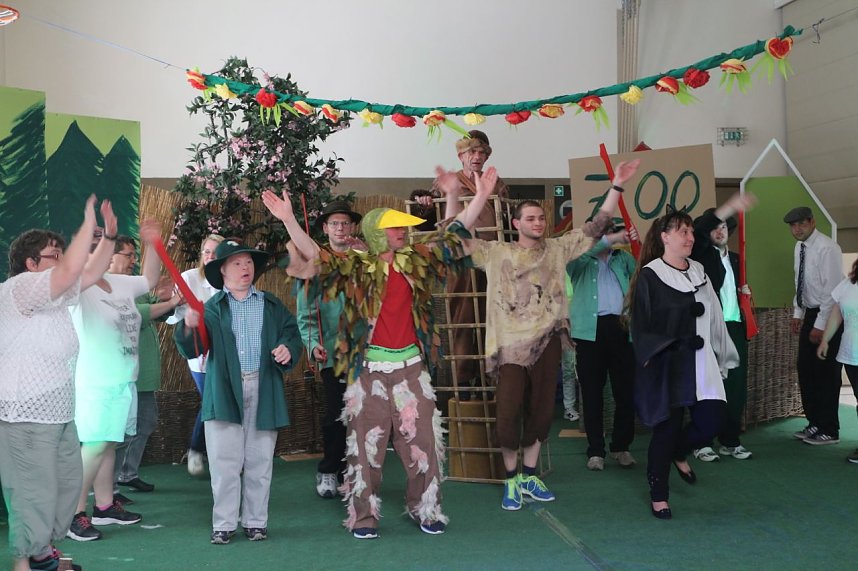 Peter und der Wolf in der Inszenierung der Nordth&uuml;ringer Lebenshilfe