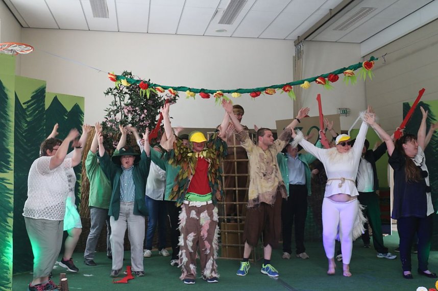 Peter und der Wolf in der Inszenierung der Nordth&uuml;ringer Lebenshilfe