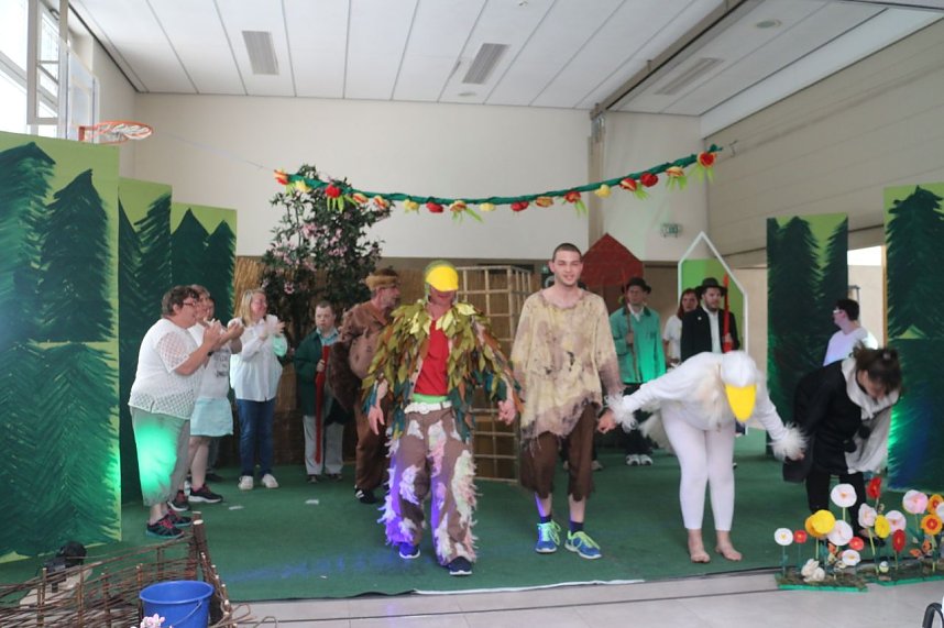 Peter und der Wolf in der Inszenierung der Nordth&uuml;ringer Lebenshilfe