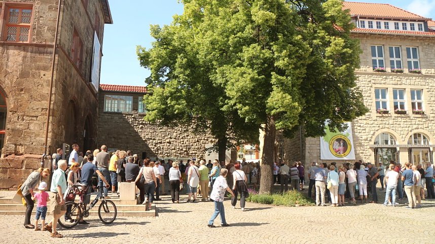 Demonstration vor dem Nordh&auml;user Rathaus f&uuml;r den Erhalt der Kreisstadt
