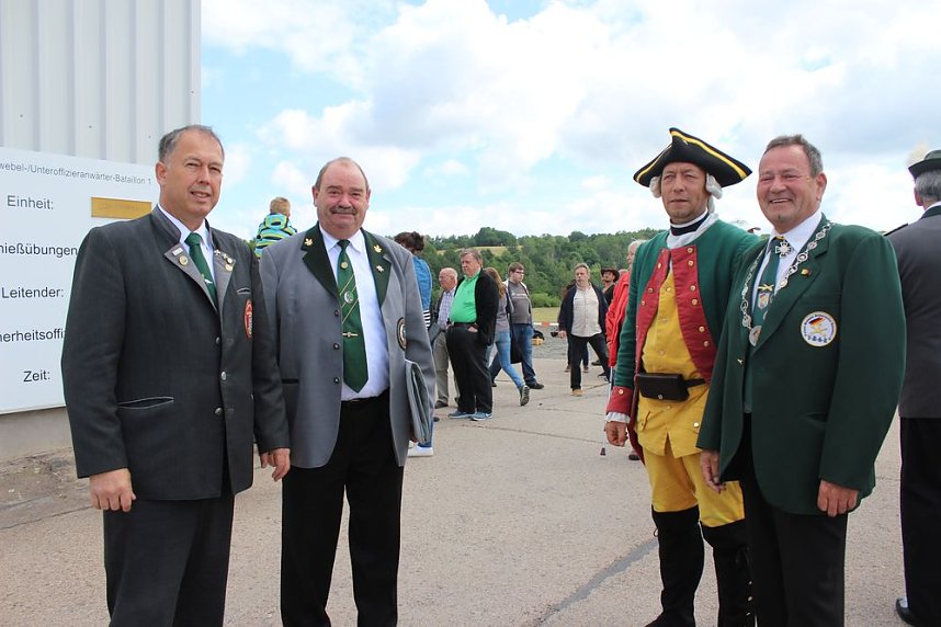 Gro&szlig;e Parade auf dem Dickkopf