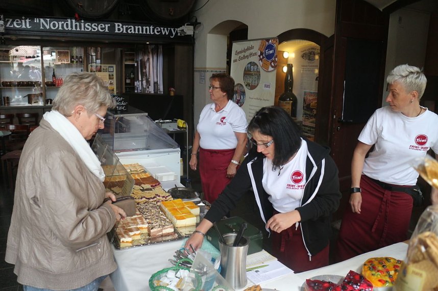 In der Echten Nordh&auml;user Traditionsbrennerei wurde heute der erste "Hof- und Genussmarkt" er&ouml;ffnet
