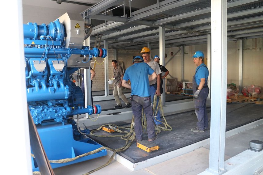 Aufgehangen und eingef&auml;delt - "Repowering" am Nordh&auml;user BHKW