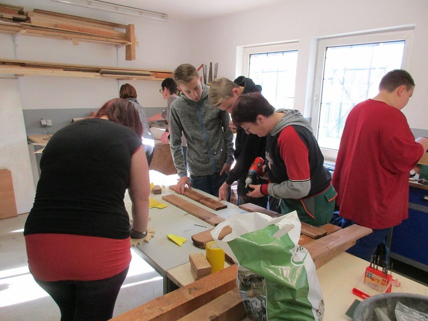 Teich, Z&auml;une, B&auml;ume - kurz vor den Ferien hat man sich am F&ouml;rderzentrum Pestalozzi nochmal richtig ins Zeug gelegt