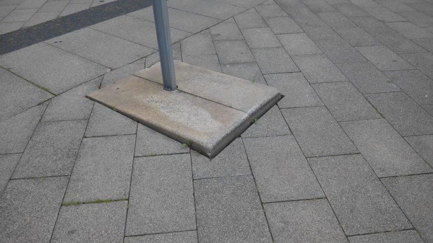 Parkhindernisse in der Rautenstra&szlig;e