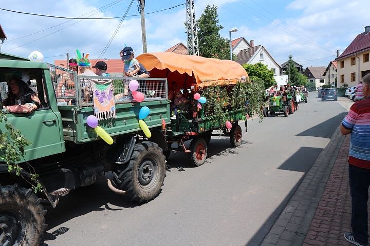 Winnetou and Old Shatterhand waren beim Heimat- und Sch&uuml;tzenfest in Urbach mit dabei