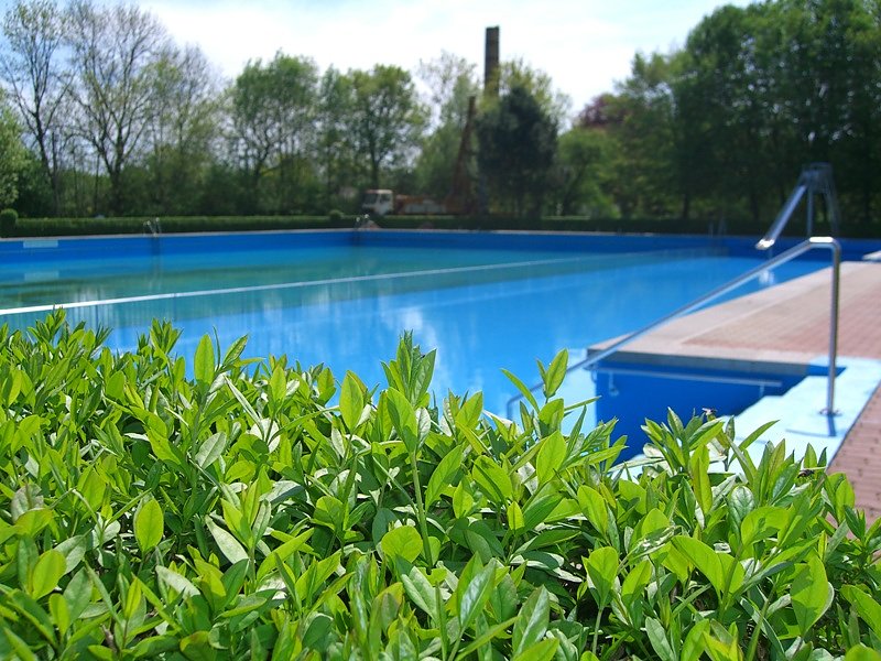 Freibad flop - Badehaus top