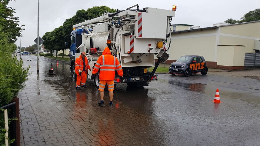 Stra&szlig;e an der Salza ist &uuml;berflutet