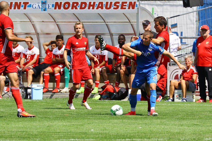 Mageres Unentschieden zum Auftakt