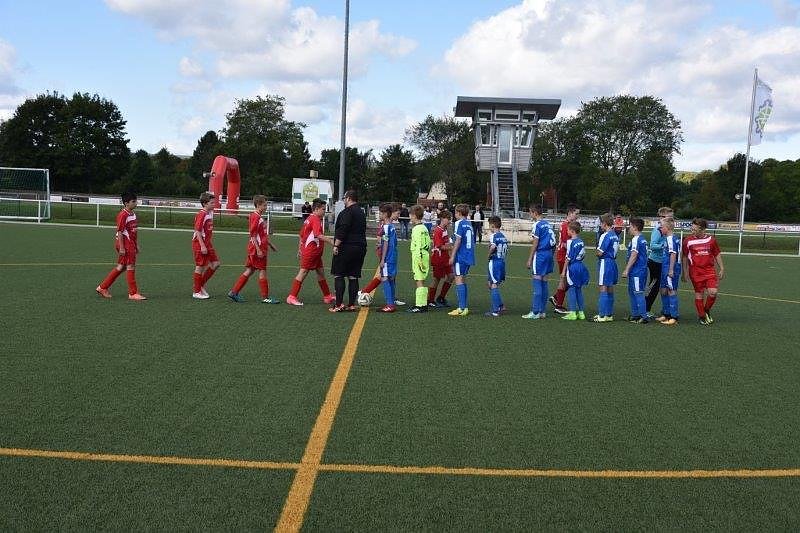 Knappe Niederlage zum Auftakt