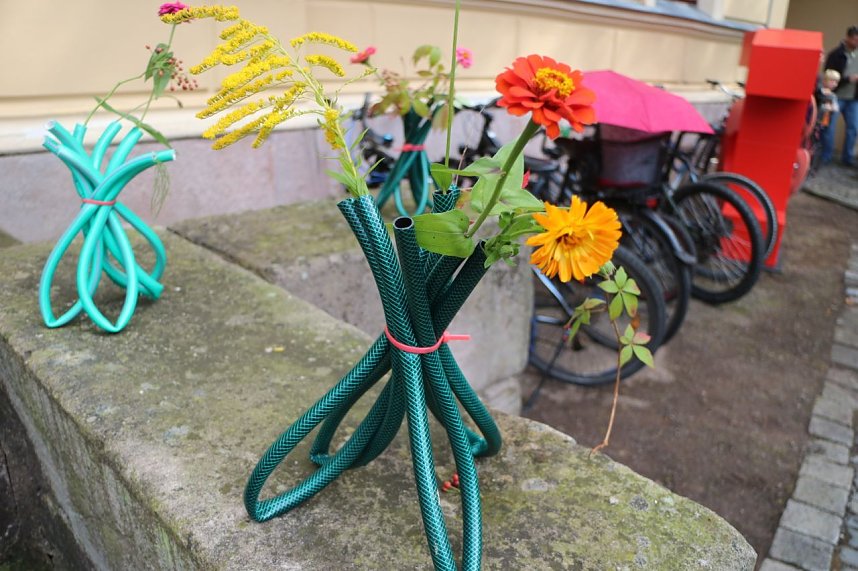 Kunst f&uuml;r alle! - beim diesj&auml;hrigen Kunstfest durfte man auch Wahlplakate verunstalten