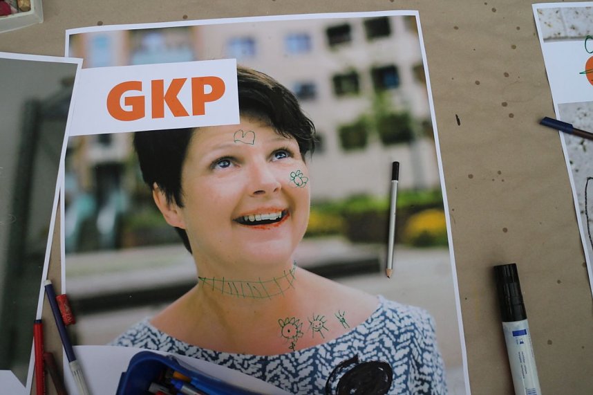 Kunst f&uuml;r alle! - beim diesj&auml;hrigen Kunstfest durfte man auch Wahlplakate verunstalten