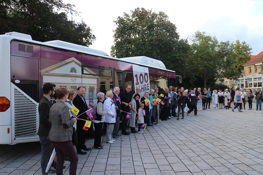 Ein Bus zum Geburtstag - Theater Nordhausen feiert 100. Jubil&auml;um