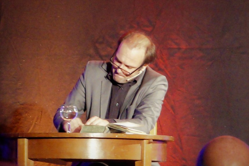 REN&Eacute; SYDOW Warnung vor dem Munde