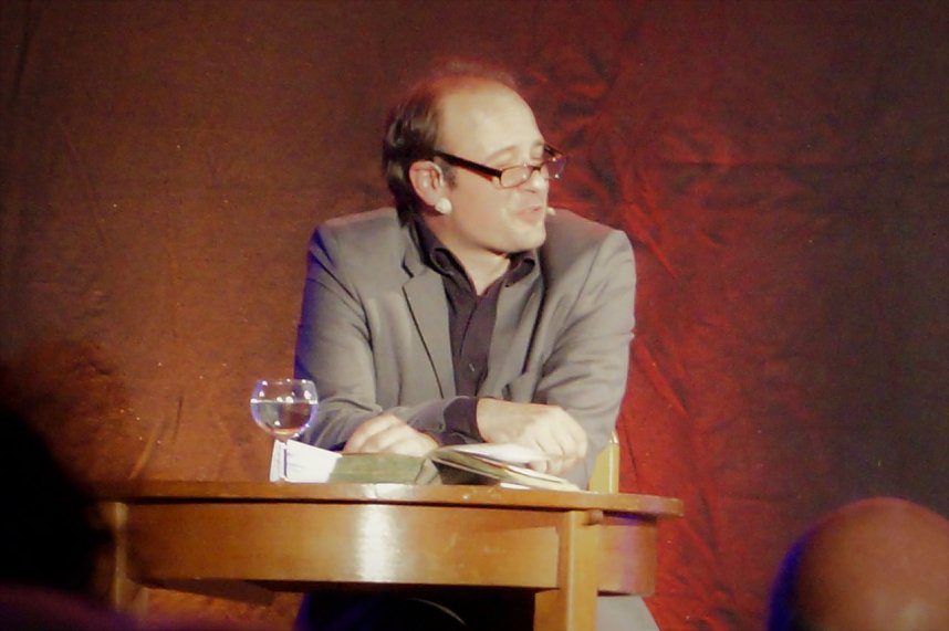 REN&Eacute; SYDOW Warnung vor dem Munde