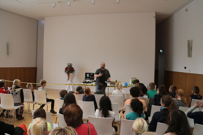 Spurensicherung in der Stadtbibliothek