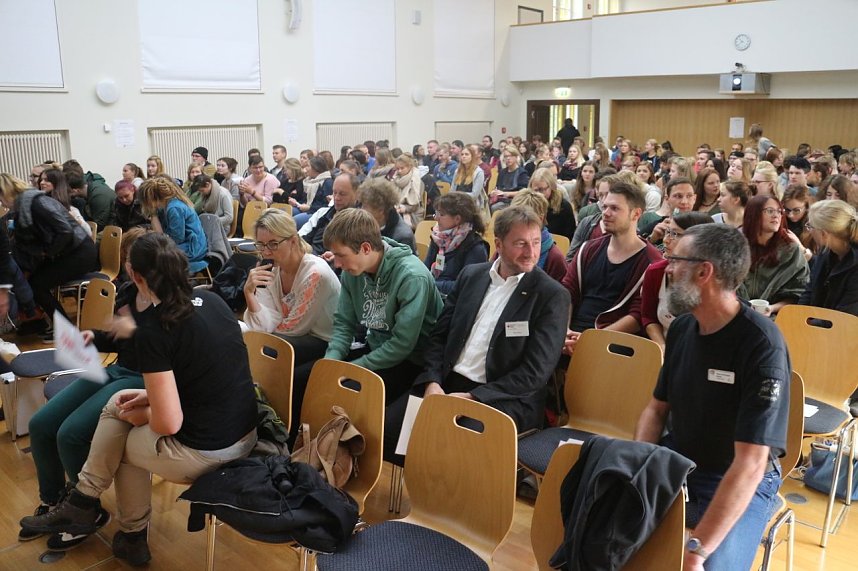 Spuren hinterlassen - mit fast 200 Studierenden war der Andrang so gro&szlig; wie noch nie