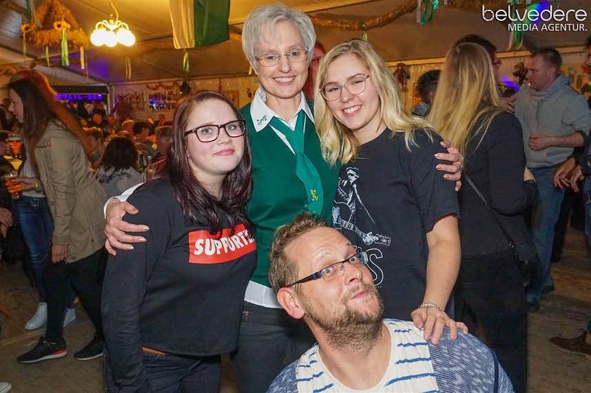 Kirmestanz im Samstagabend