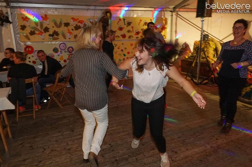 Kirmestanz im Samstagabend