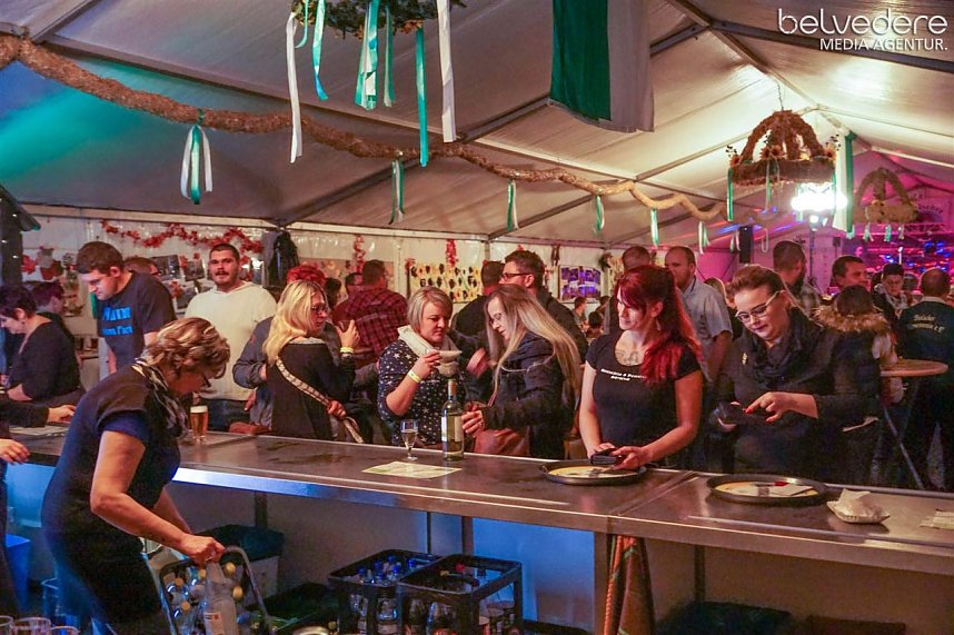 Kirmestanz im Samstagabend