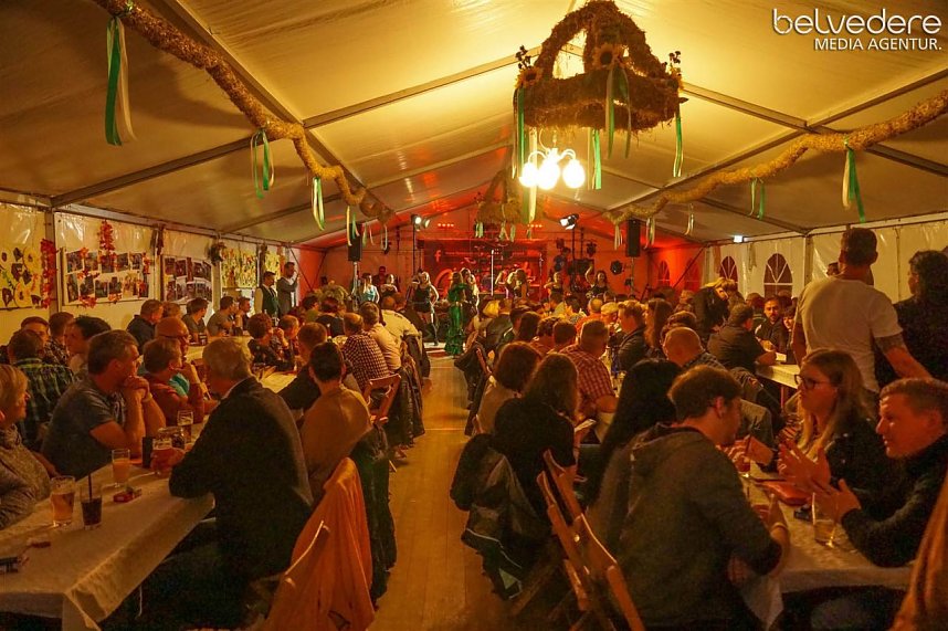 Kirmestanz im Samstagabend