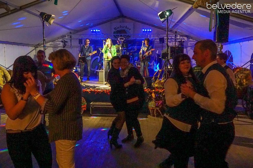 Kirmestanz im Samstagabend