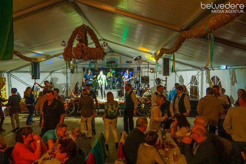 Kirmestanz im Samstagabend