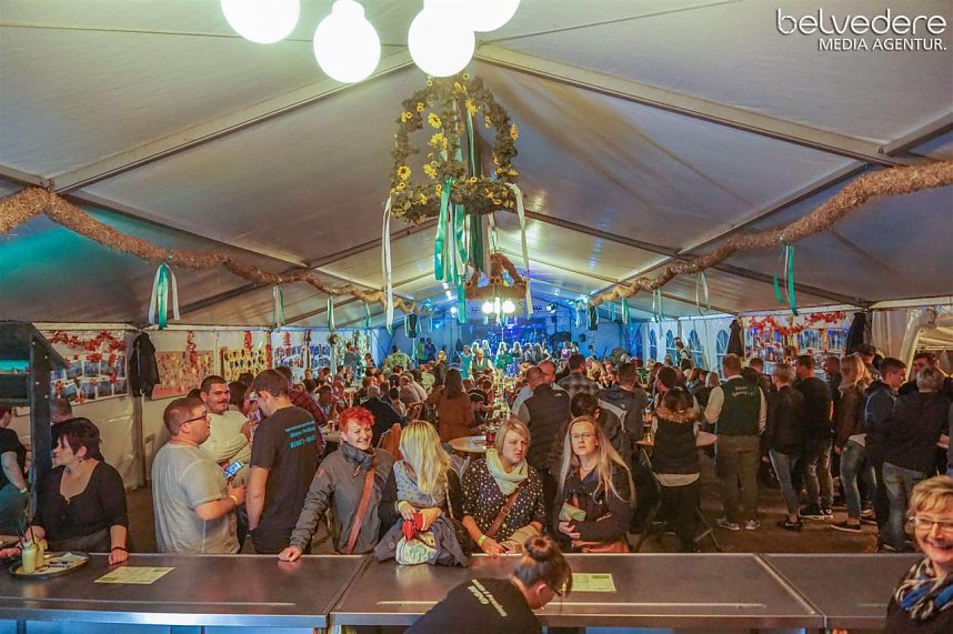 Kirmestanz im Samstagabend