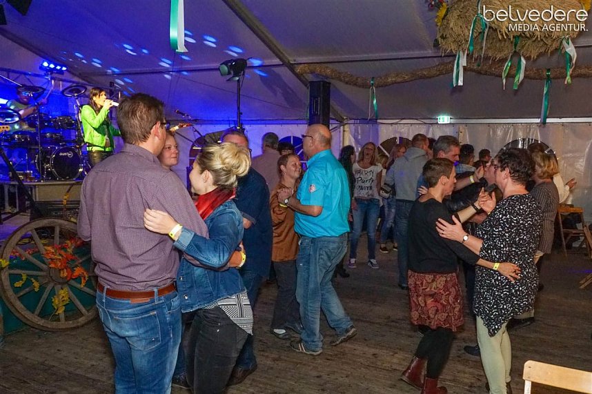 Kirmestanz im Samstagabend