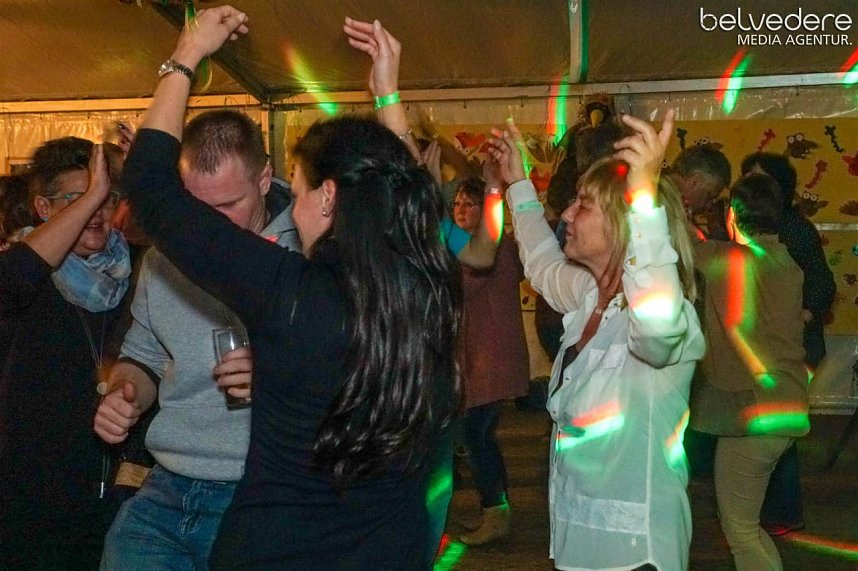 Kirmestanz im Samstagabend