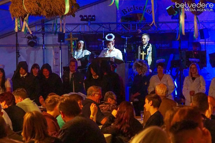 Kirmestanz im Samstagabend