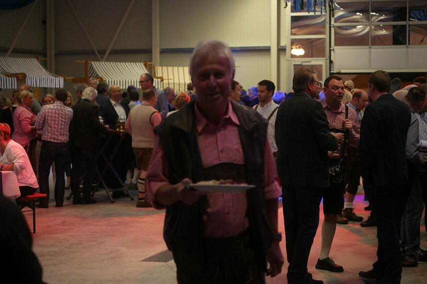 Helmut Peter feierte Geburtstag mit 600 G&auml;sten