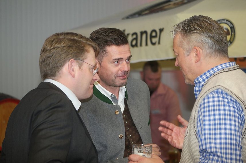 Helmut Peter feierte Geburtstag mit 600 G&auml;sten